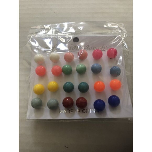 Fashion Jewelry Earring Lot 1 set of 12 pairs - Picture 1 of 4